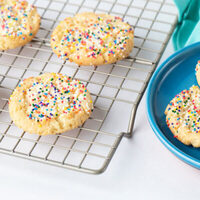 Biscuits made easy with the 100 cookie recipe